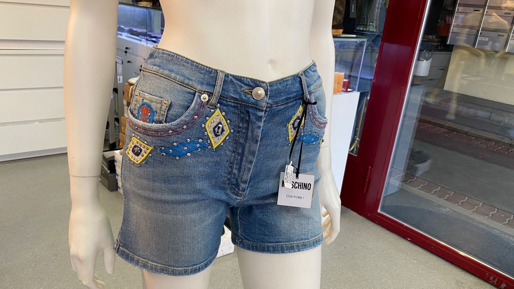 Hosen: Moschino kurze Hose – Neu und originalverpackt aus Lachen SZ von HelvetiaLuxury 4