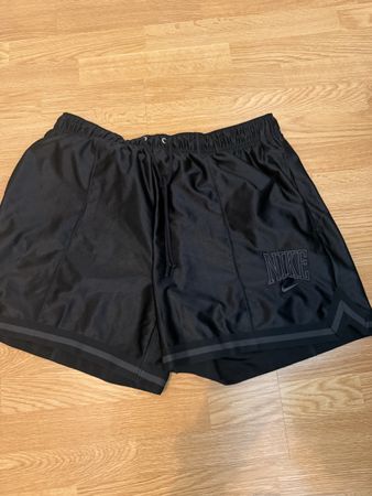 Nike Shorts schwarz Grösse XL in einem guten Zustand