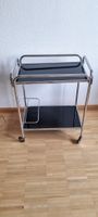 Art Deco Rollwagen aus verchromtem Stahl & schwarzem Glas