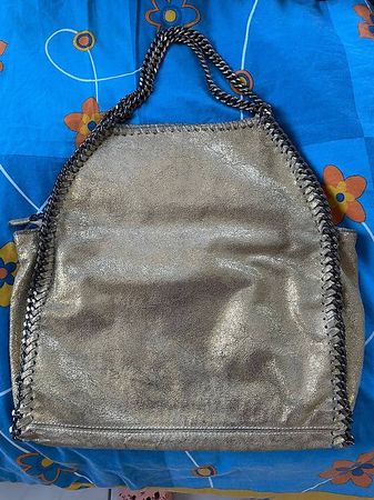 Vendo bellissima borsa di pelle color oro 
