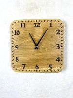 Wanduhr Holz Eiche Zahlen schwarze Zeiger