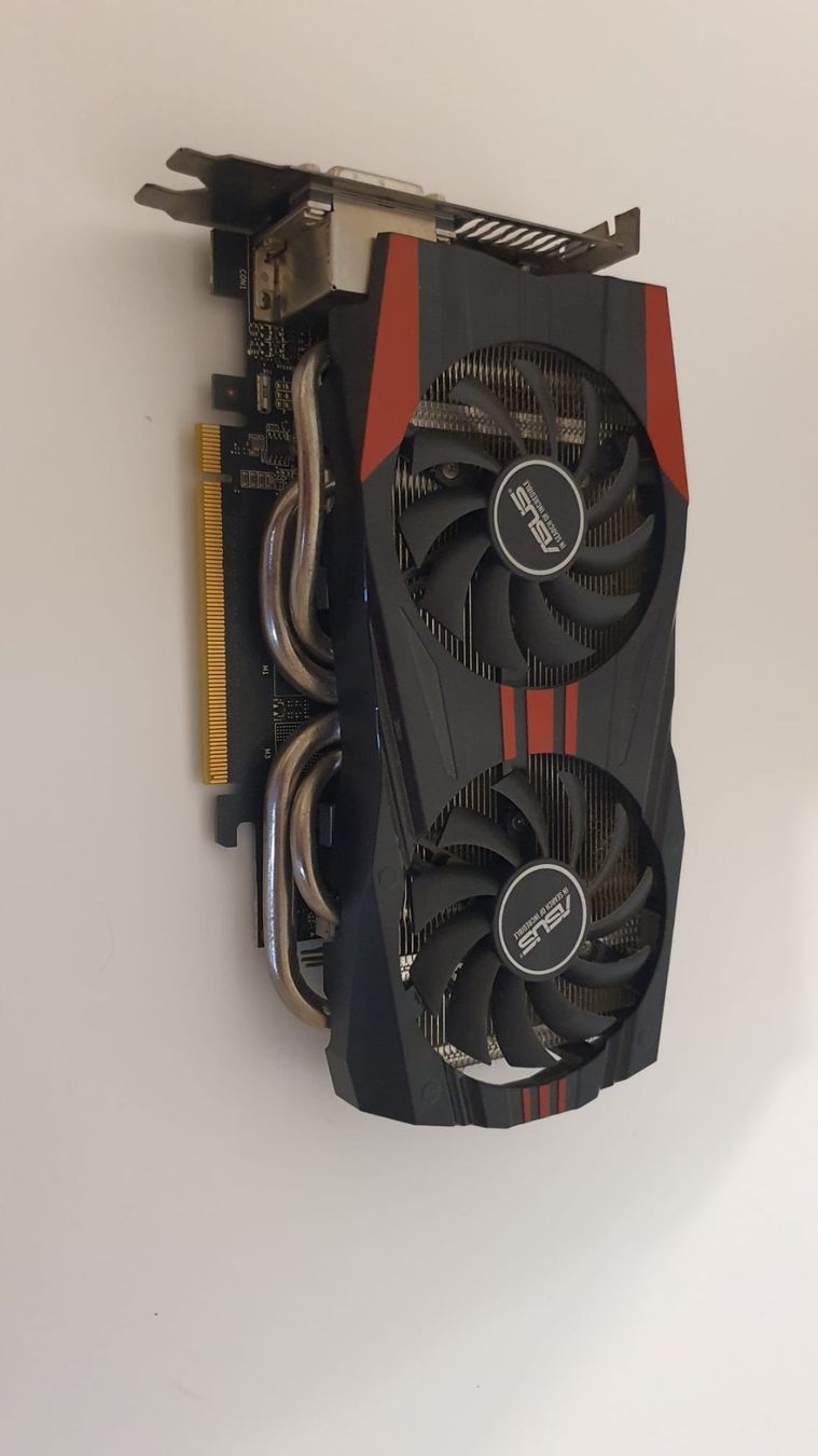 Asus Schede grafiche: Carte Graphique Asus GeForce GTX – Usato da La Tour-de-Peilz venduto da cod_9hq5 1