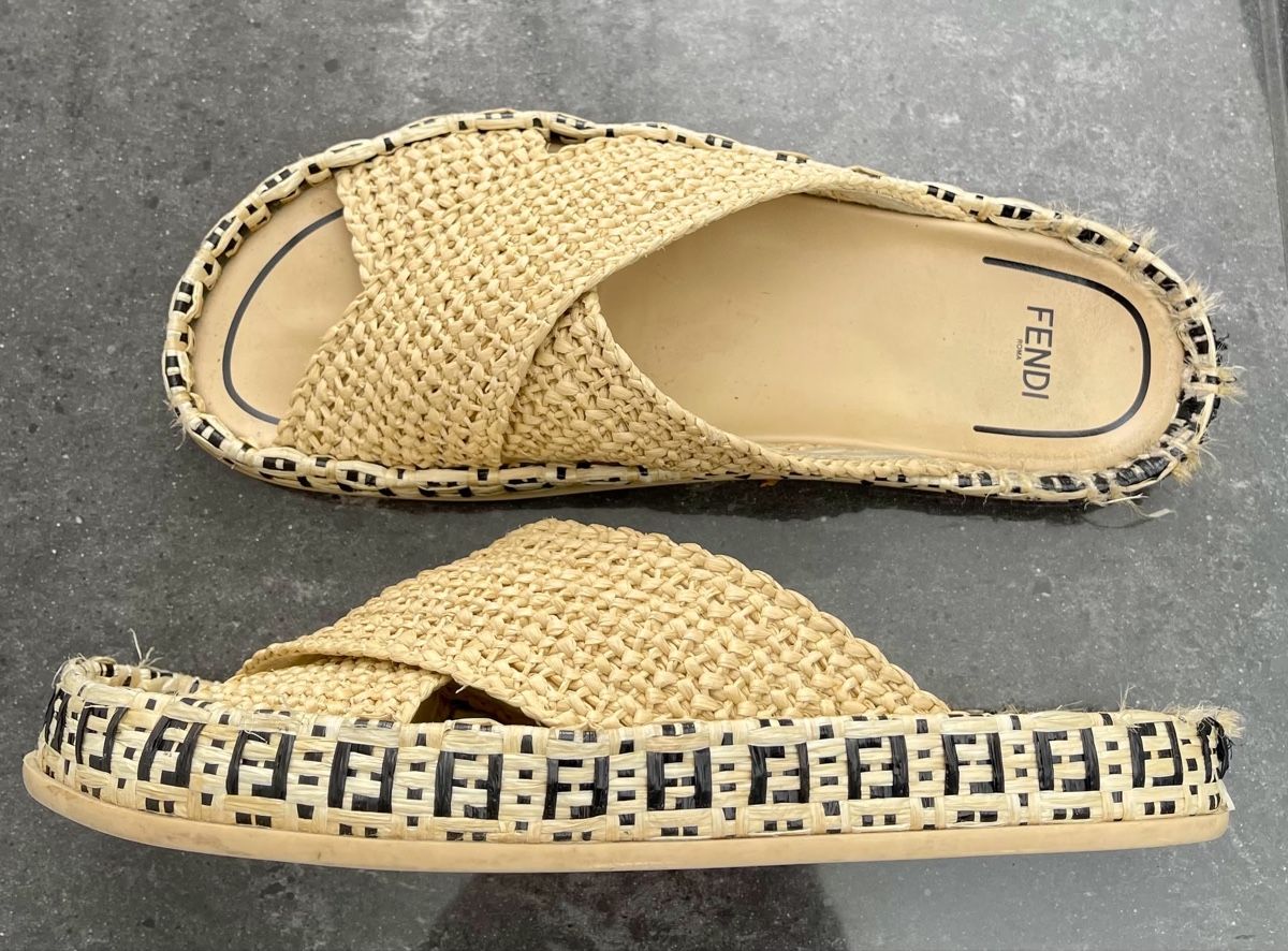 Fendi Chaussures femmes: FENDI FF Reflections Raffia Mules – D'occasion à Birmensdorf ZH par sil_ww8c 1