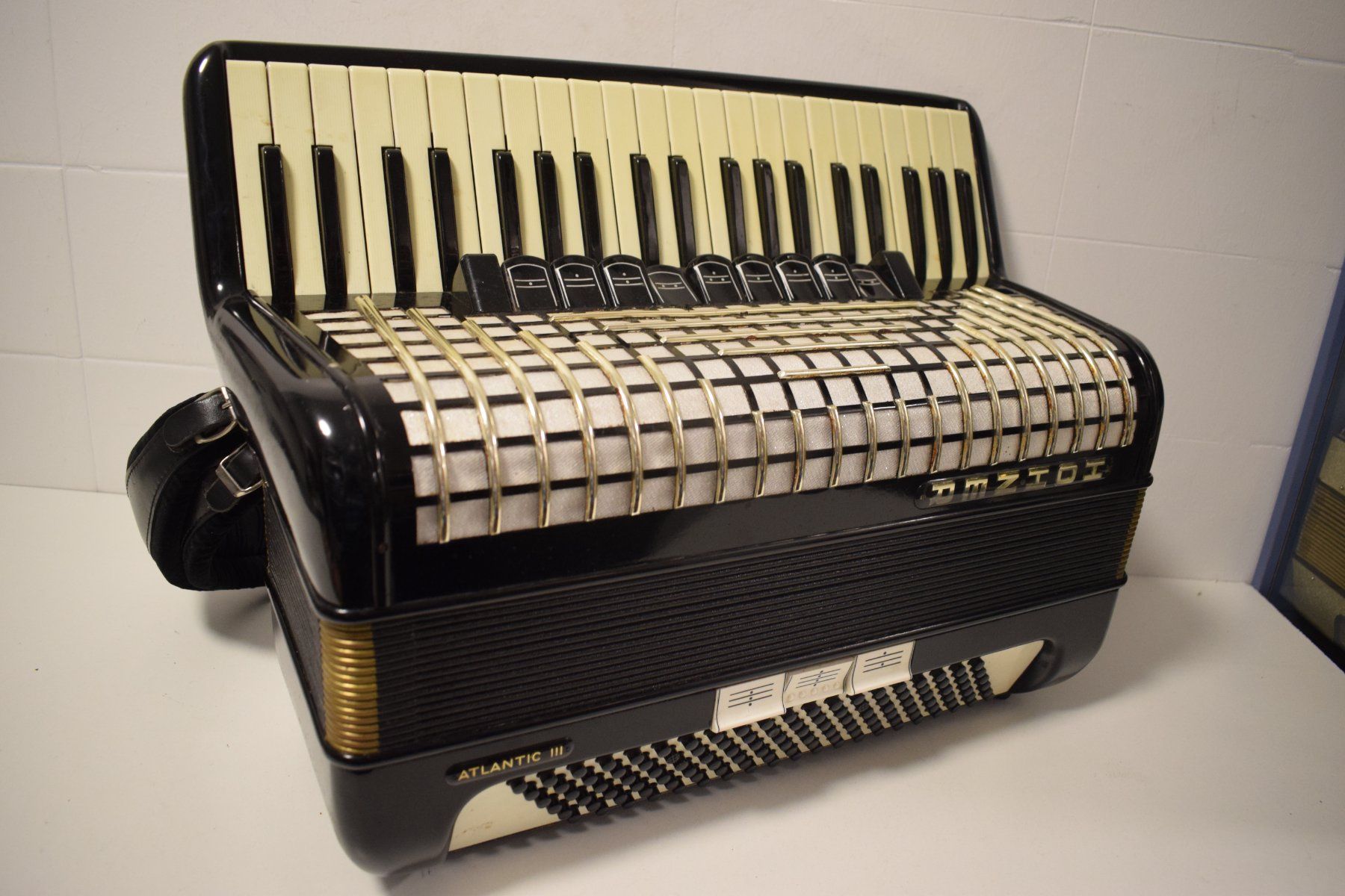 Hohner Strumenti musicali: Akkordeon Hohner Atlantic III – Usato da Zürich venduto da baumusik 1