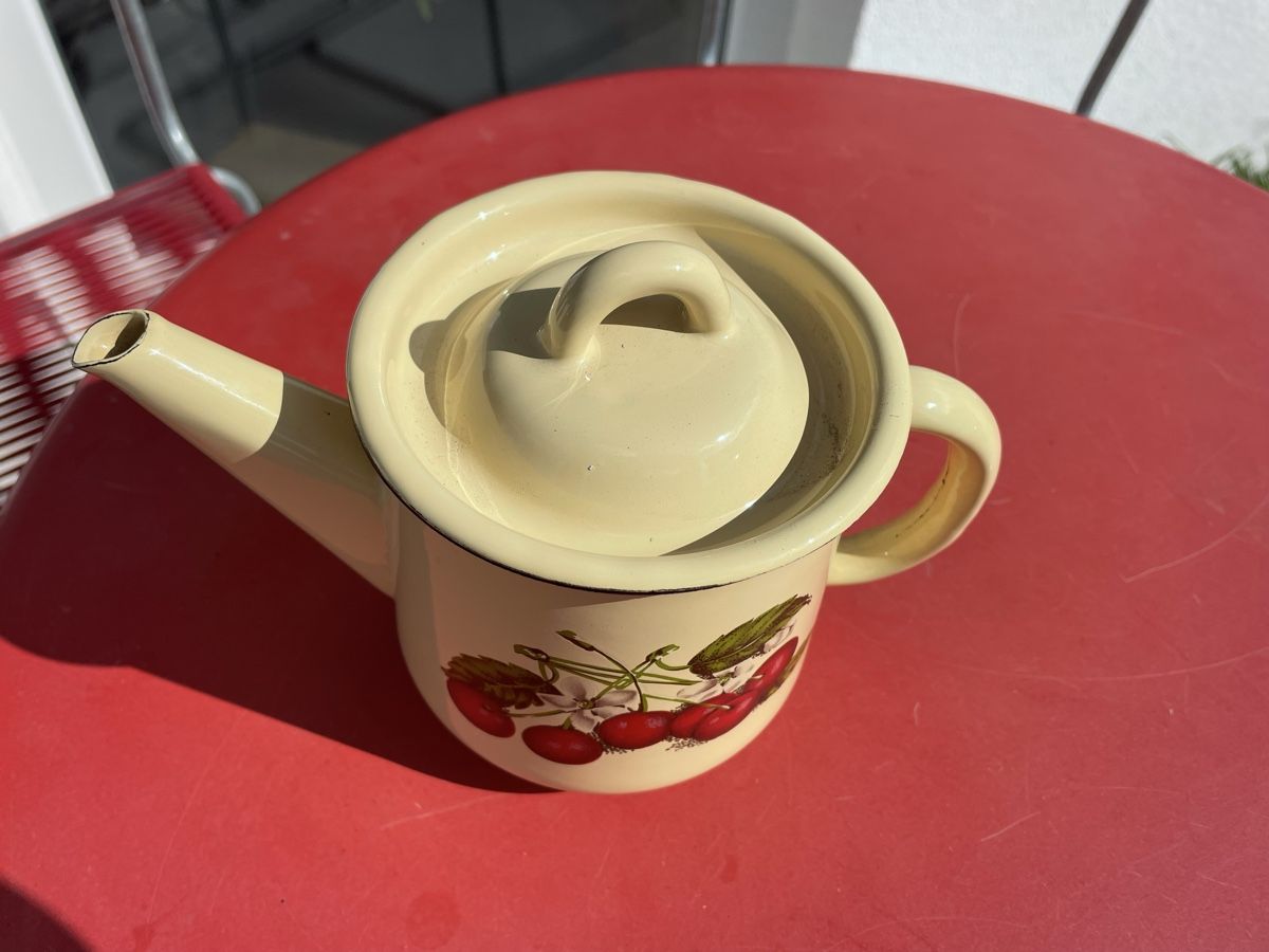 Teekannen: Vintage Kanne Emaille – Gebraucht aus Niederbüren von poschti 1