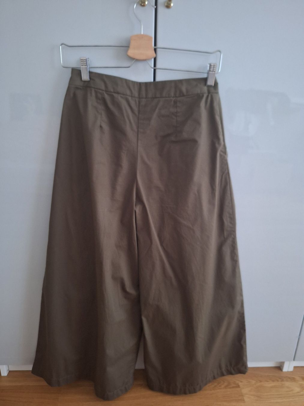 Liu Jo Pantaloni: Liu Jo Coulotte / Trousers – Usato da Zürich venduto da agn_2txn 1