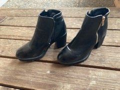Scarpe da donna: chice , schwarze stieflette gr. 39 mit absatz – Usato da Schwarzenberg LU venduto da kindler007