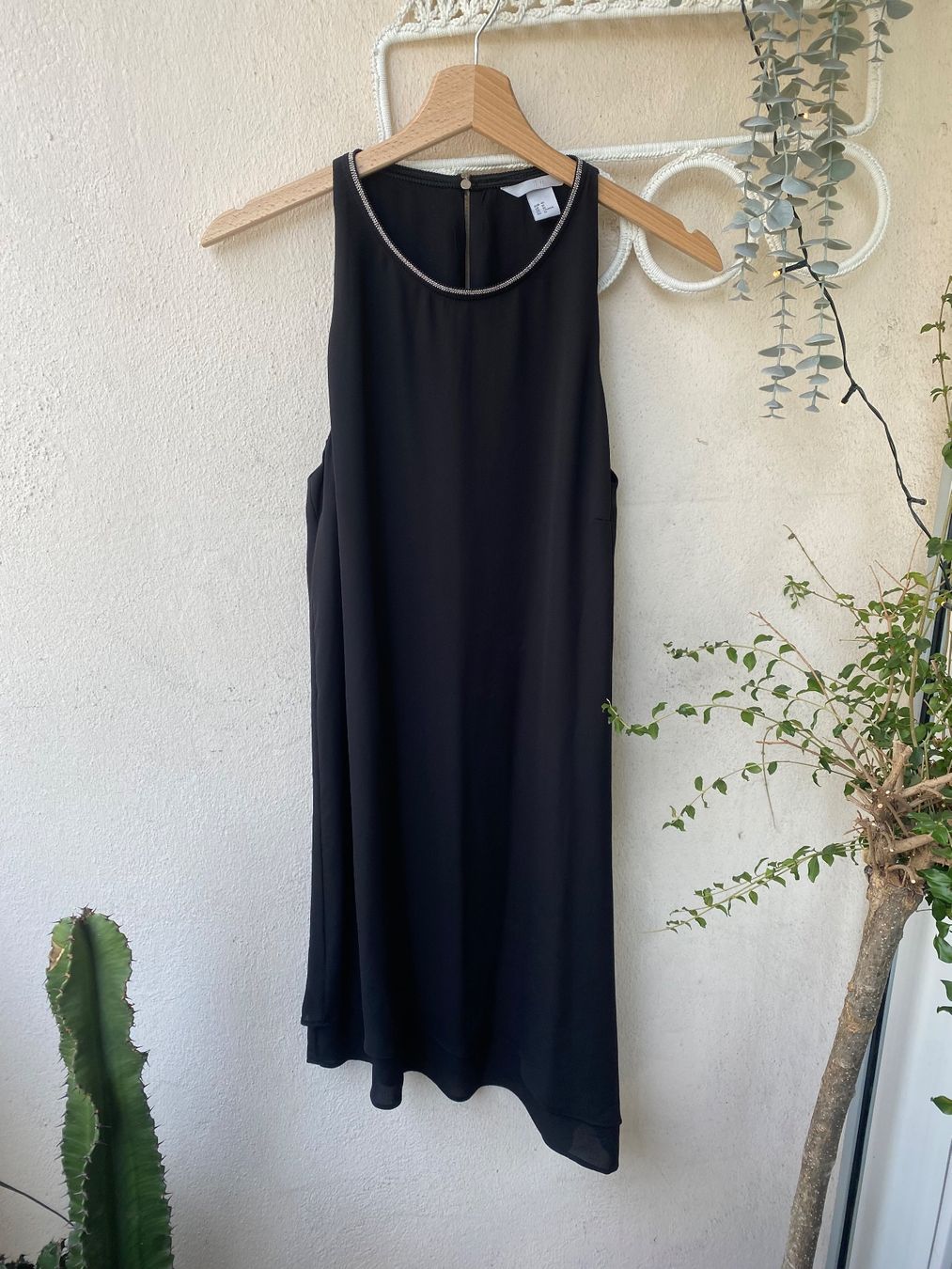 H&M Vestiti: Robe noire H&M ornée taille 40 bon état – Usato da Genève venduto da lejardindesvetements
