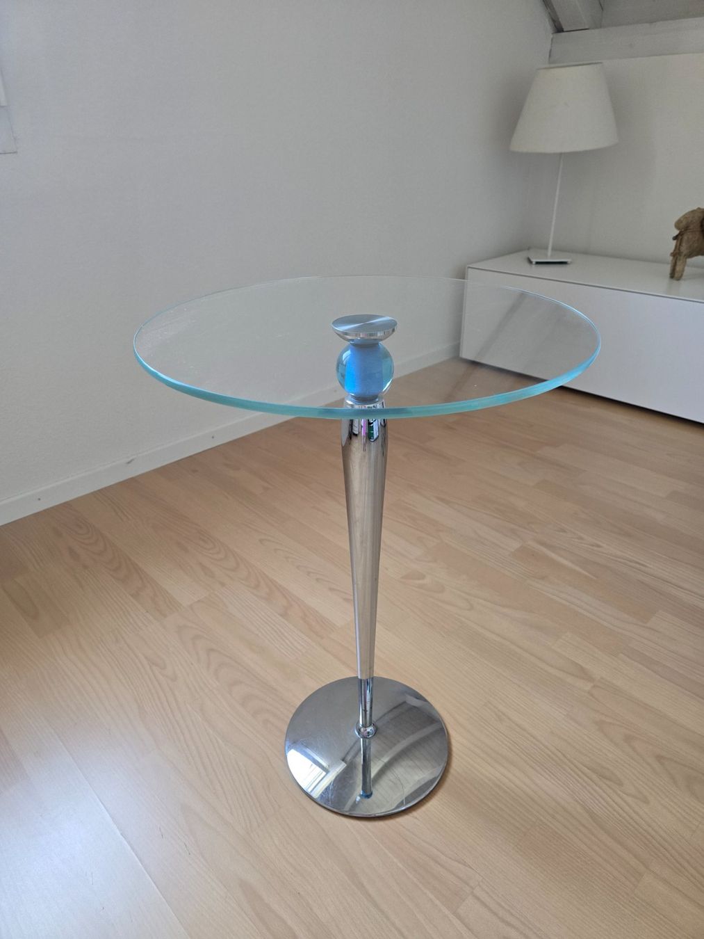 Tavoli: Stehtisch Glas rund Chrom blaue Kugel 50cm Durchmesser – Usato da Matzingen venduto da Lilo1407