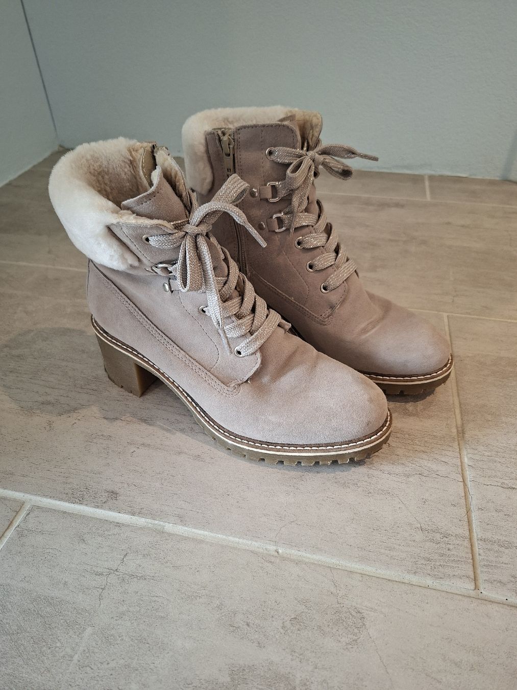 Tamaris Scarpe da donna: Tamaris Stiefelette Leder Beige – Usato da Hitzkirch venduto da Emanuela.Cucco