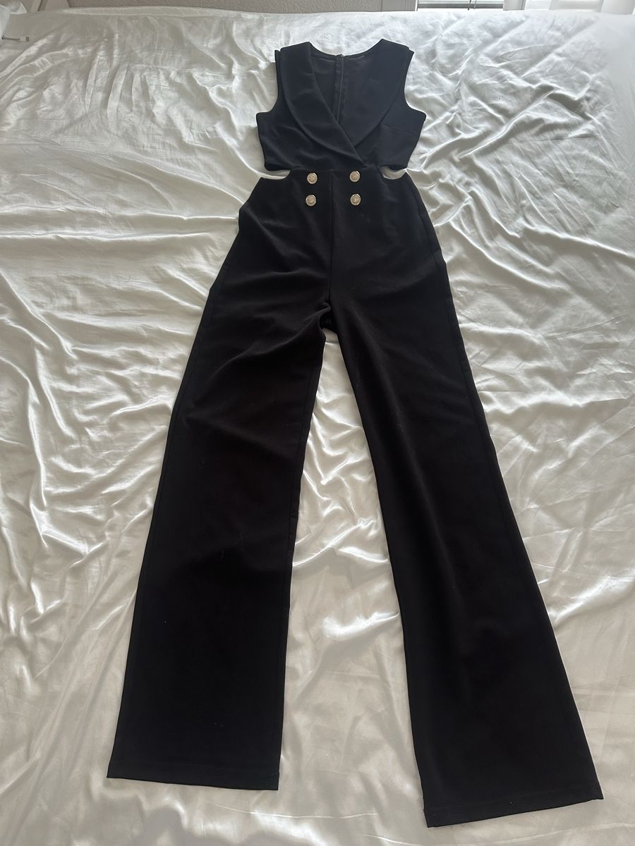 Jumpsuits: Schicker, schwarzer Overall mit Cut-Outs – Neu (gemäss Beschreibung) aus Kirchlindach von laraaa.elinaaa 1