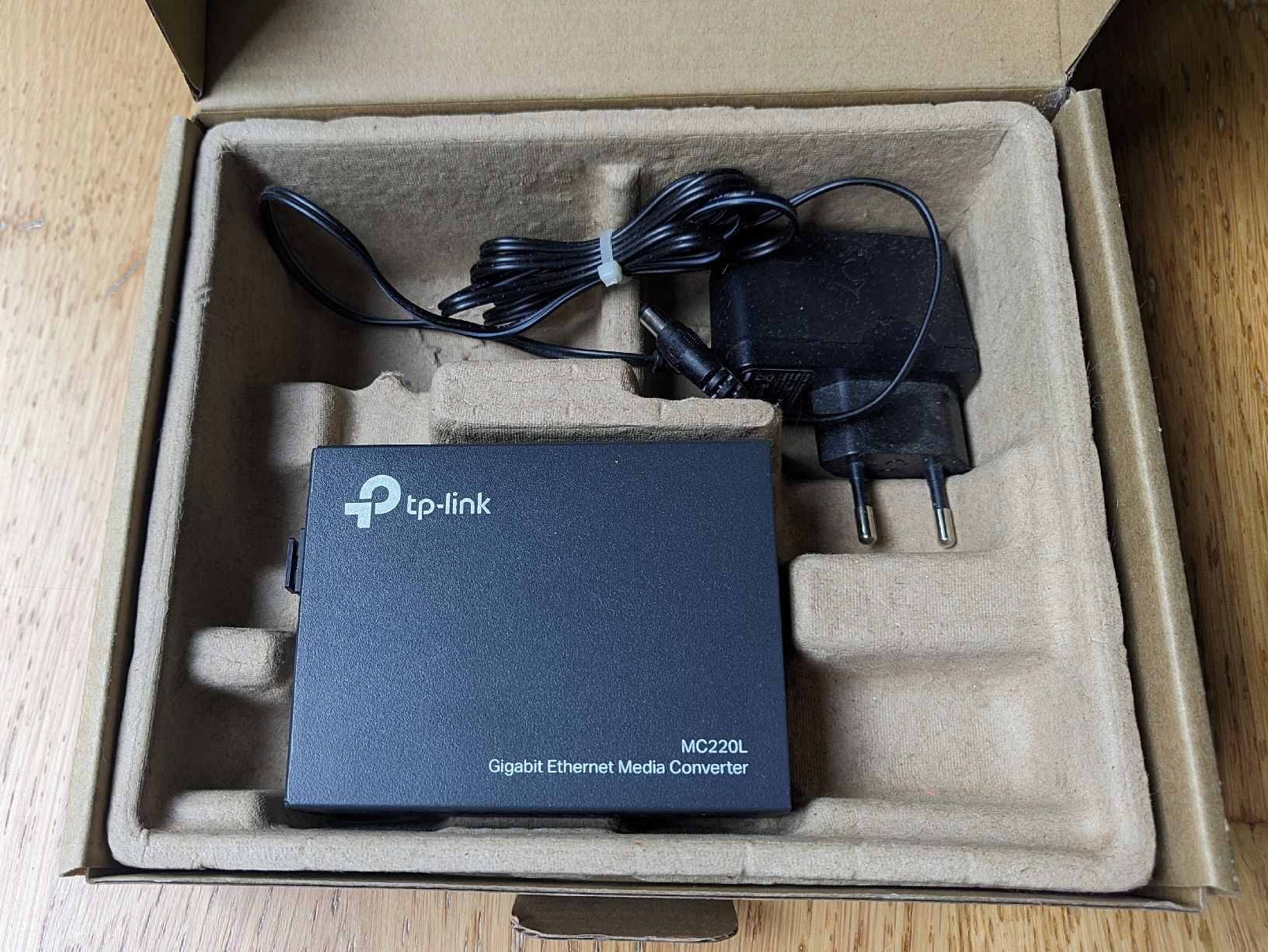 TP-Link Convertitori: TP-Link MC220L Gigabit Ethernet Media Konverter – Usato da Langendorf venduto da KDE-Manjaro 2