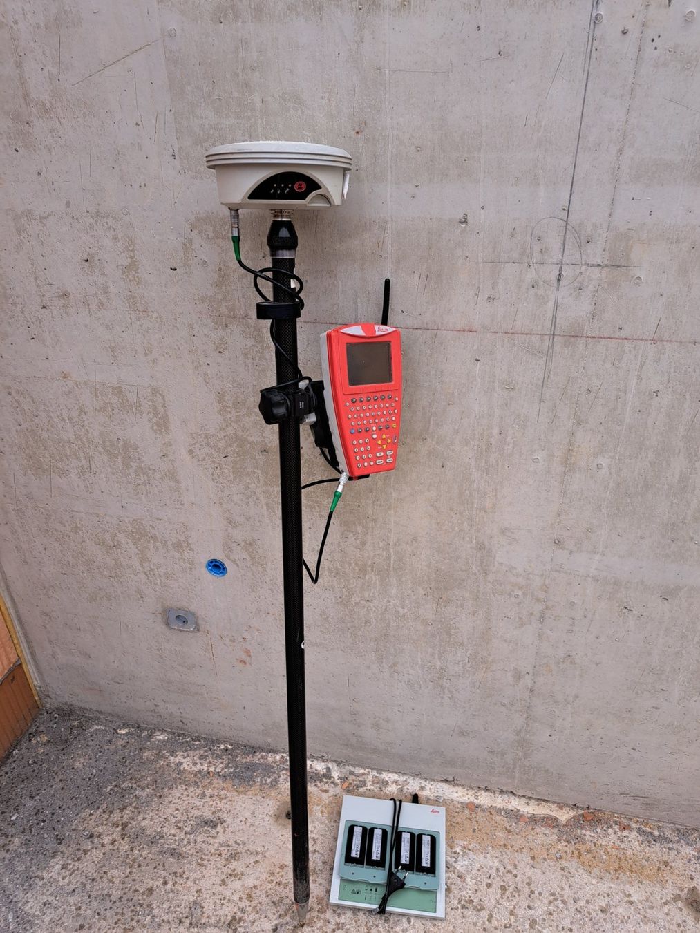 Leica GPS & Strumenti di misurazione: Leica Gps Gs 09 Absteckgerät – Usato da tamins venduto da MagazinGRZH