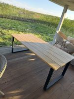 Grosser Gartentisch mit Holzplatte und Stahlgestell, Top!