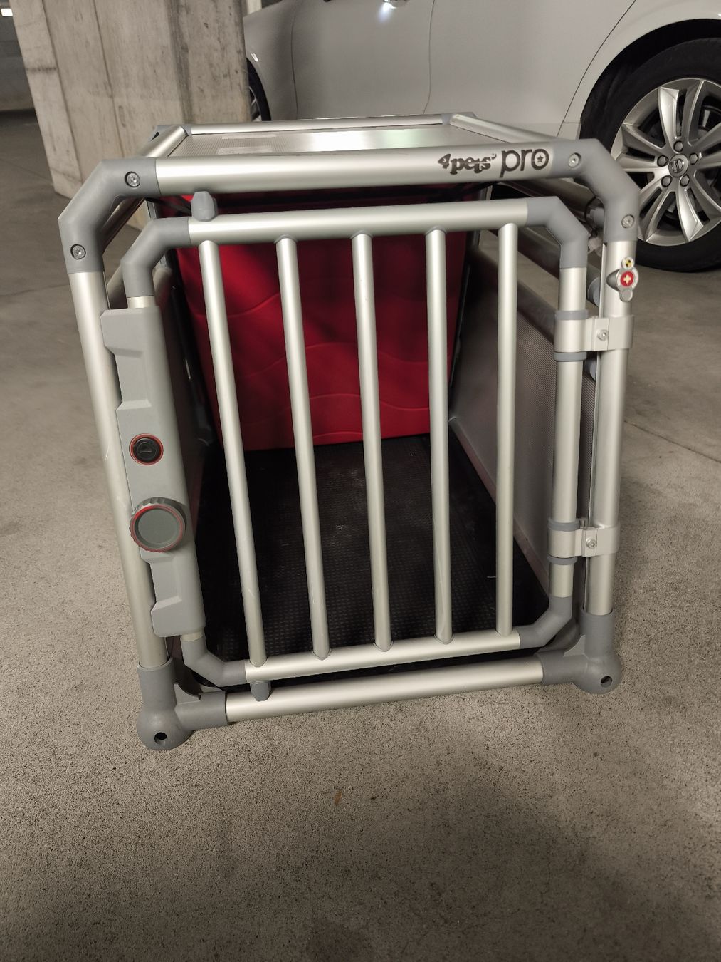 4pets Gabbie, trasporto & Sicurezza: 4pets PRO 1 Hundetransportbox Grösse S – Usato da Lyss venduto da freak5000
