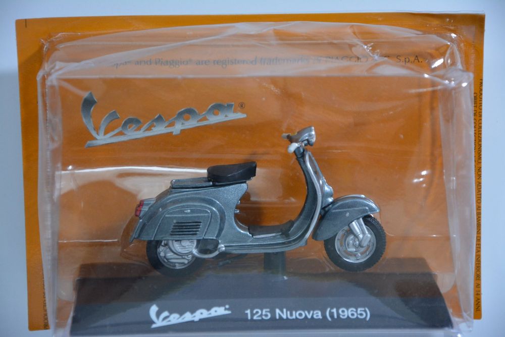 Vespa 125 Nuova Modellauto 1:18 – Silber, Baujahr 1965, Fertigmodell Von Maisto