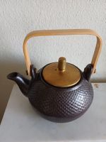 Teekanne schwarz-gold mit Bambusgriff