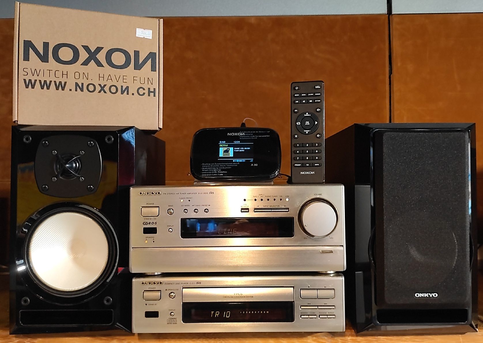 Onkyo Ricevitori: Onkyo mini-System mit Boxen & DAB+/Bluetooth-Empfänger Noxon – Usato da Kirchberg BE venduto da RadioGerberPrivat 1