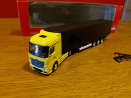Herpa Mercedes Actros gelb mit Schubbodenauflieger  1:87