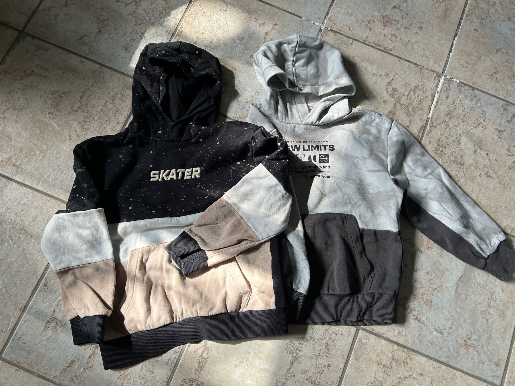 C&A Pulls et sweat-shirts: Pullover 2 Stück, Grösse 128 – D'occasion à Reichenburg par nanuk015