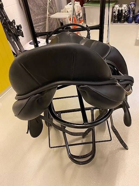Selle & Accessori: Childéric-Dressursattel797171647 – Usato da Möriken AG venduto da Dorfer 2