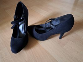 Schwarze Pumps mit Riemchen Gr. 38 Graceland