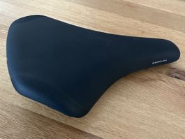Sattel Selle Royal Essenza schwarz neu
