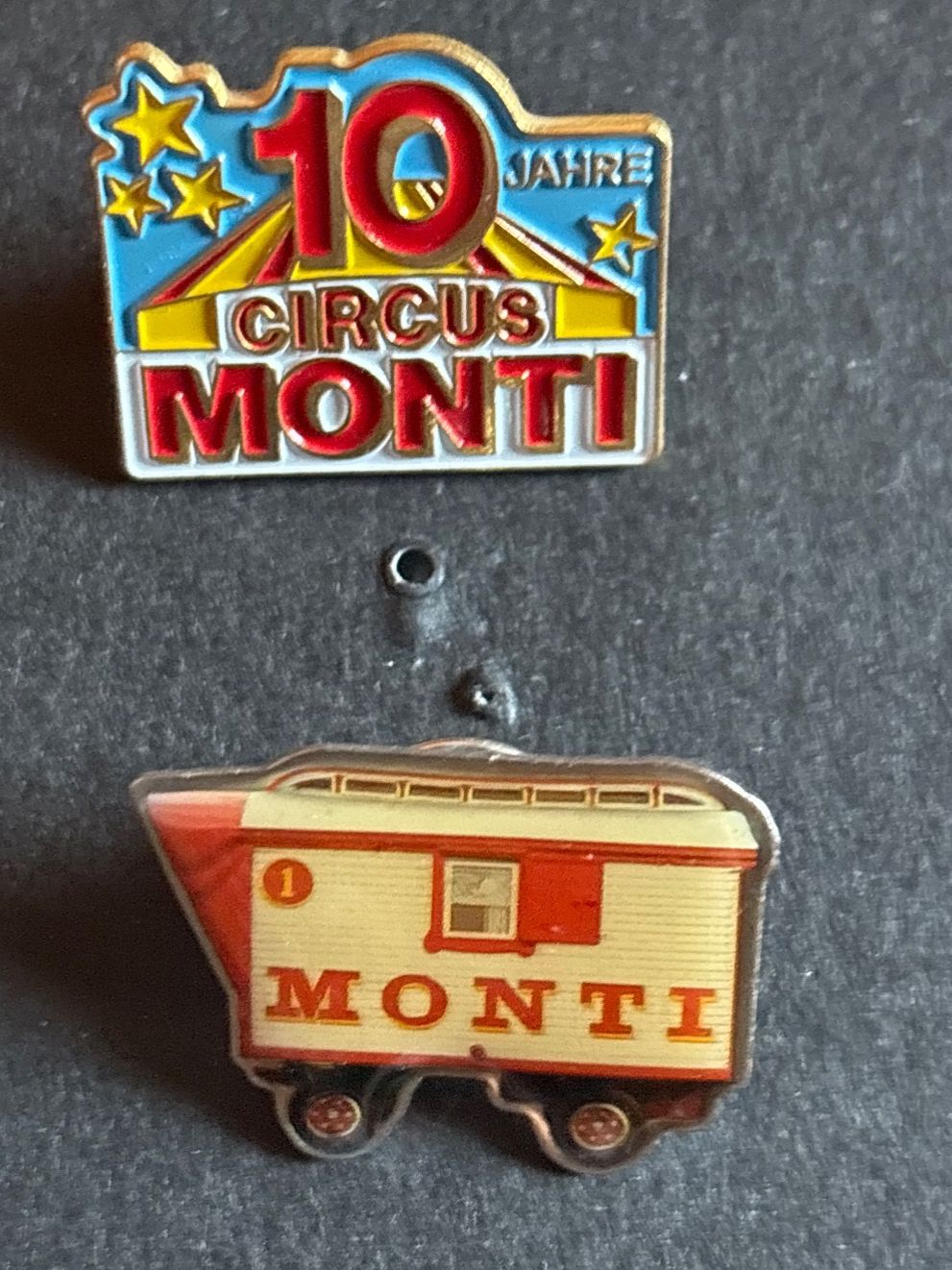 Placchette & Badge: Pins Zirkus Monti – Usato da Lützelflüh-Goldbach venduto da NicoleL.