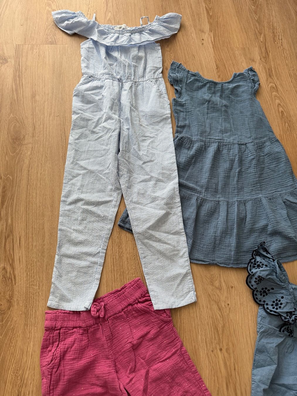 H&M Lotti & Set di vestiti: Sommerkleiderset Gr134/140 – Usato da Sarnen venduto da Pinoccio6 1