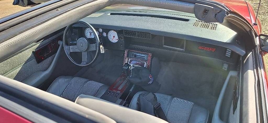 Chevrolet Automobili: Chevrolet Camaro IROC Z28 – Usato da Courgenay venduto da Mitch09 3