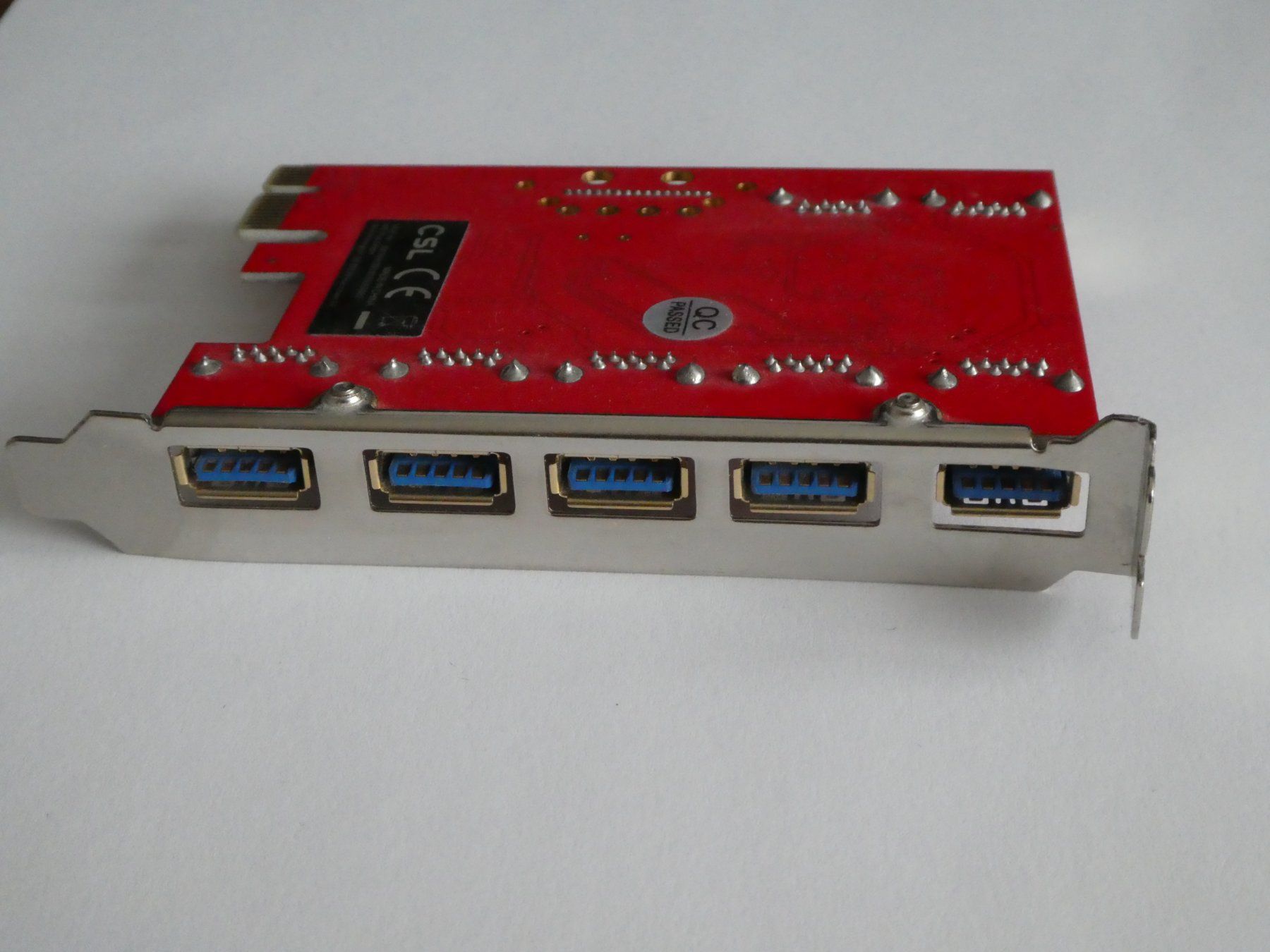 Hub & Switch: Hub intern mit 5 USB-Ports + 2 intern – Nuovo (secondo la descrizione) da Muntelier venduto da Rwc