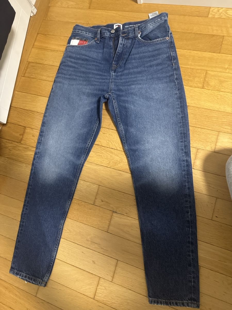 Tommy Hilfiger Jeans: Neue Tommy Jeans Gr. W28 L32 – Nuovo e nell'imballaggio originale da Füllinsdorf venduto da silberstern110