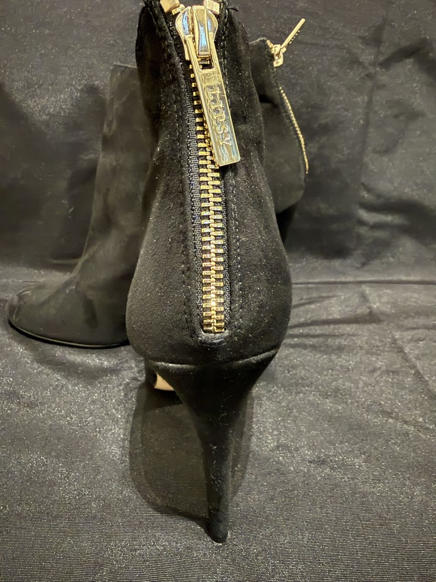 Damenschuhe: Une paire de bottines en daim noir – Gebraucht aus Vernier von ley_yqh9 1