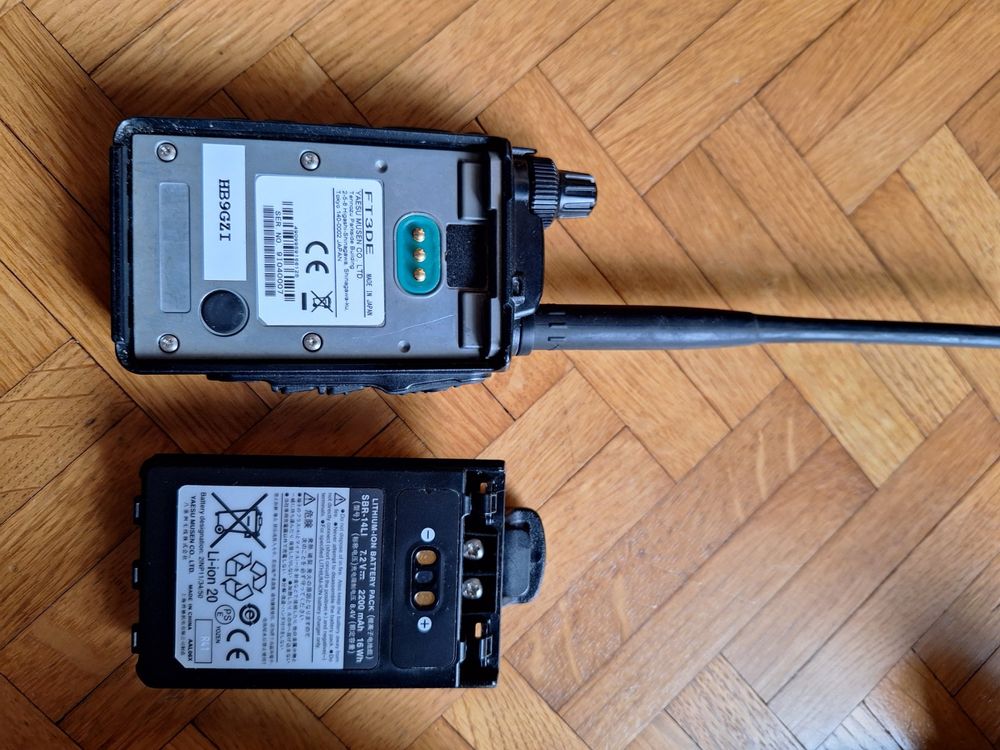 Yaesu FT-3D FM / C4FM Transceiver + Bluetooth Headset BT10 10