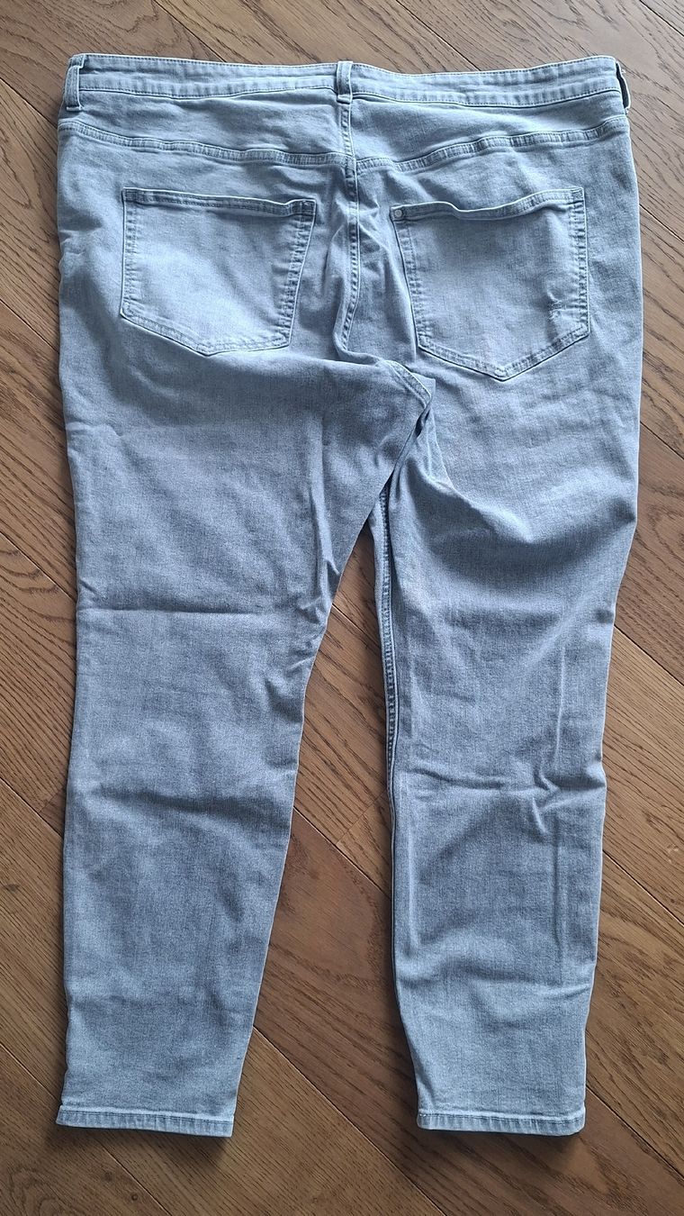 H&M Jeans: Graue Jeggings von H&M – Nuovo (secondo la descrizione) da Oberengstringen venduto da Kimchimon 1