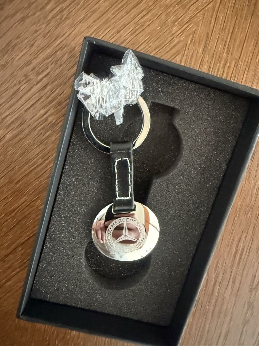 Mercedes-Benz Schlüsselanhänger & - bänder: Mercedes-Benz Schl- Anhänger mit Box, neu, perfekt für den S – Neu und originalverpackt aus Allschwil von ysc_wt7c