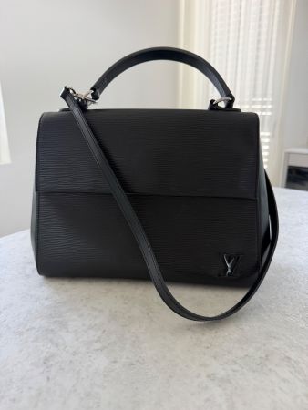 Louis Vuitton Cluny MM Epi Leder