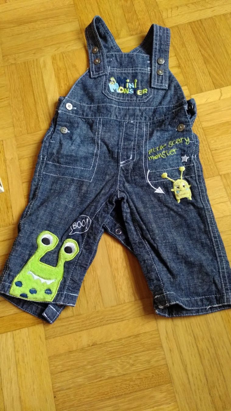 Pantaloni: Jeanslatzhose mit lustigen Monstern, 68 – Usato da Jona venduto da tschounaess