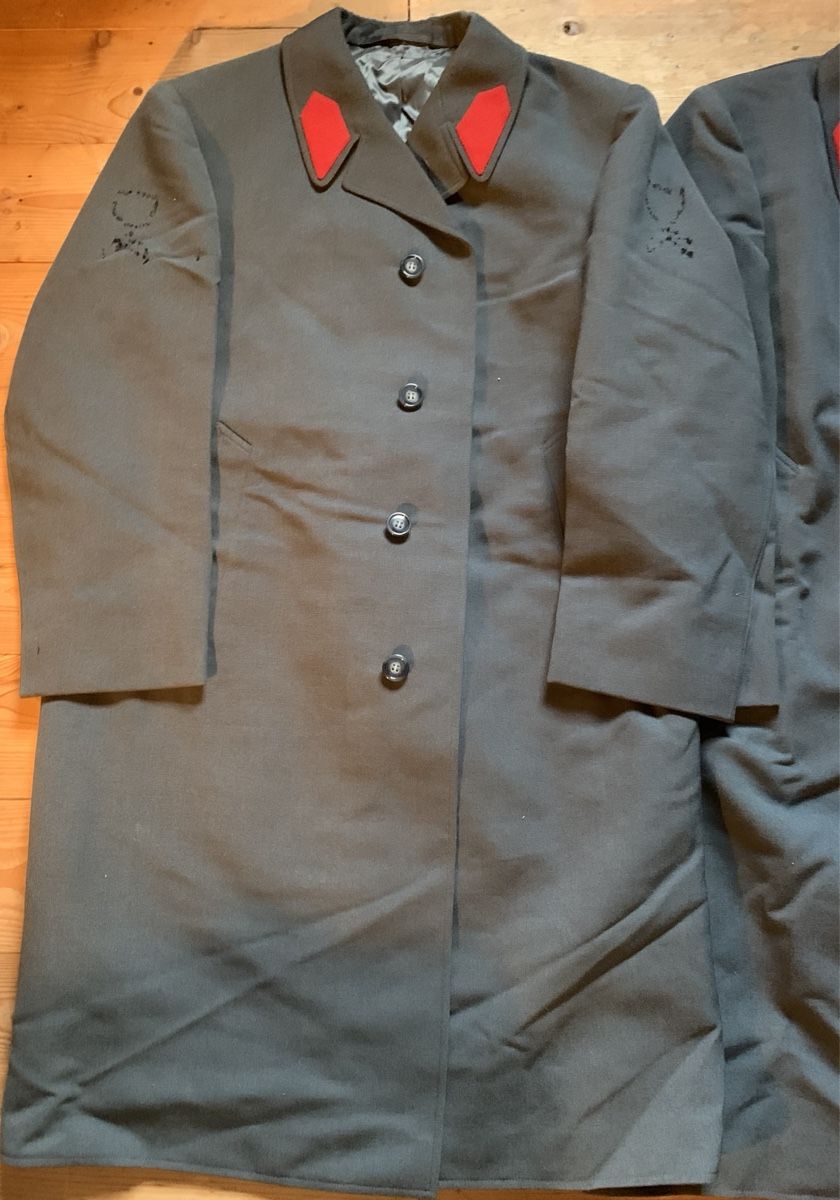 Uniformes: 2 Mäntel der Kantonspolizei Solothurn – D'occasion à Goldingen par Bergler012 2