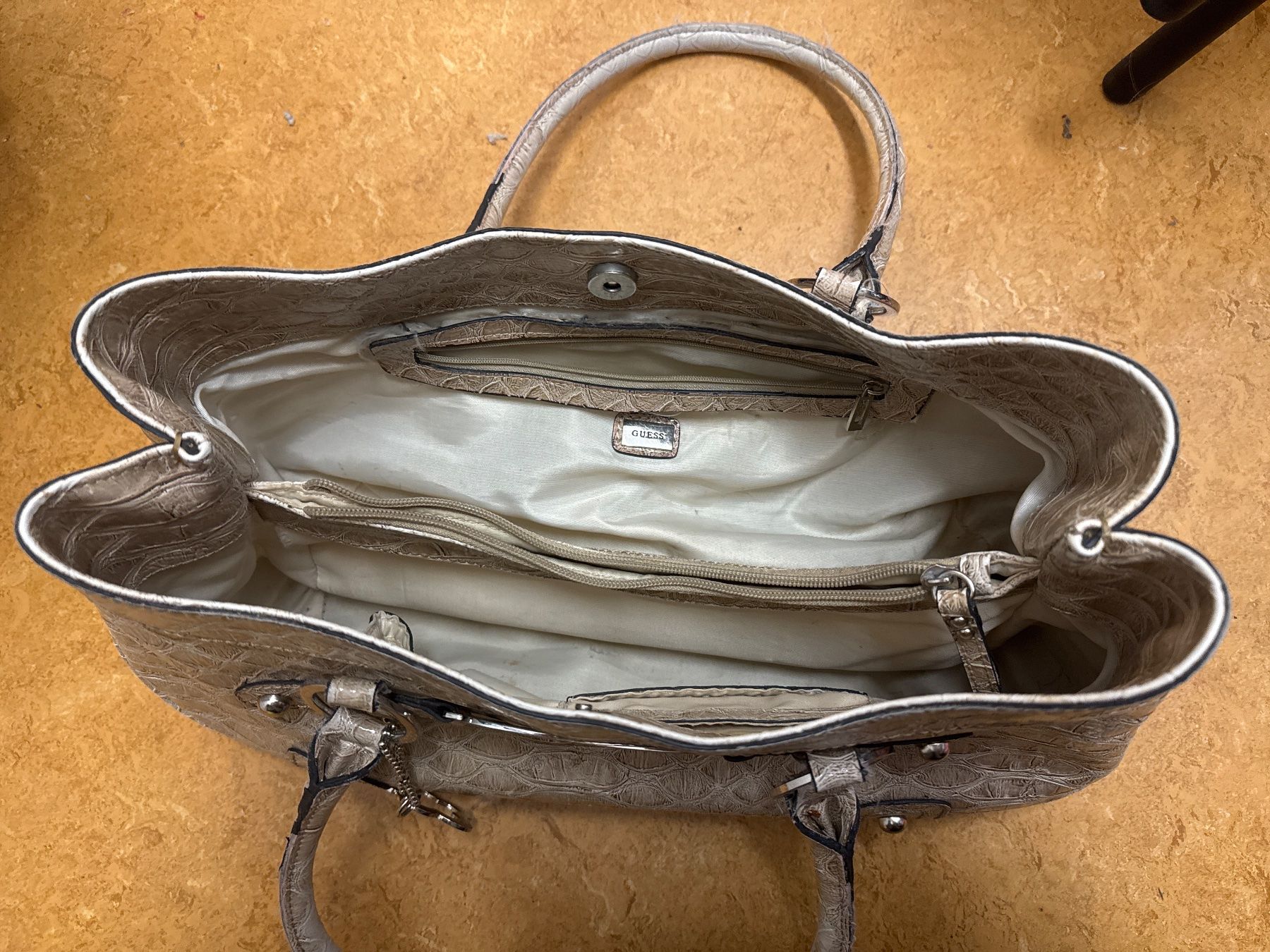 Guess Borse & Zaini: Guess y2k Retro Tasche – Usato da Bern venduto da ost_br8n 1