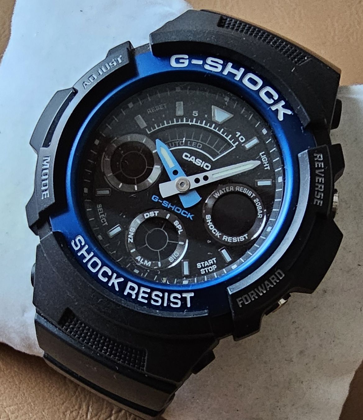 Casio Uhren: Casio Quartz Herrenuhr 46mm – Gebraucht aus Speicher von Lemore