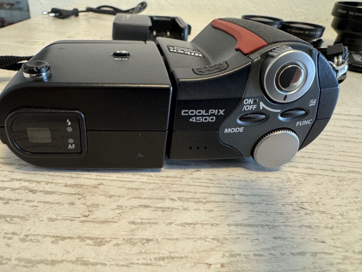 Nikon Appareil photo: Nikon coolpix 4500 Digitalkamera – D'occasion à Zunzgen par milesdavis76 7