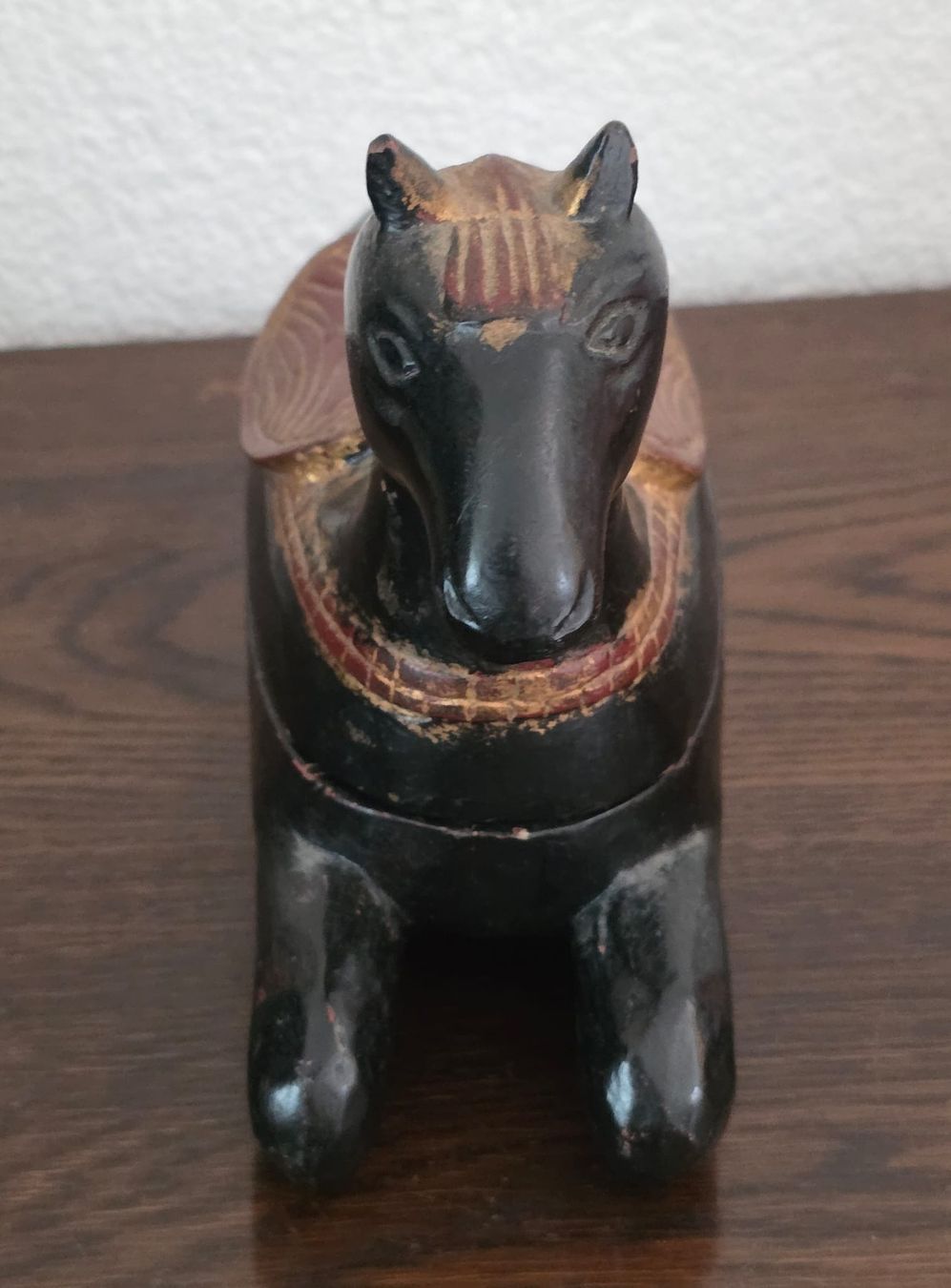 Portagioie: Schmuckschatulle in Form eines liegenden Pferdes  – Usato da Rheinsulz venduto da Dred 5