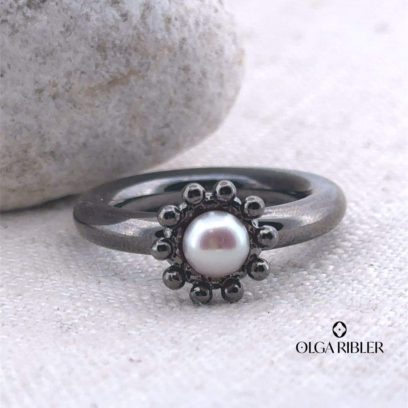 Olga Ribler Anelli: Edelstahl Pneu Ring mit Perle Grösse 60 – Nuovo (secondo la descrizione) da Luzern venduto da Schmuckoutlet