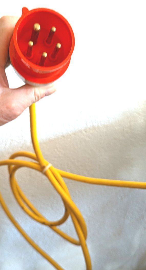 GIFAS Elettrotecnica: mobiler Stromverteiler GIFAS  400 Volt mit FI-Schalter – Usato da Uetikon am See venduto da Tomarrani 9