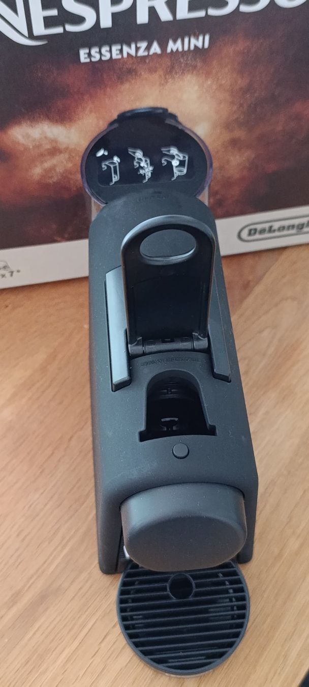 Nespresso Kaffeemaschinen & Espressomaschinen: Essenza Mini Matte Black Anthracite D – Gebraucht aus Mollis von Frauenfeld1 2