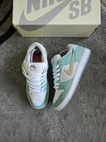 Dunk Sb April