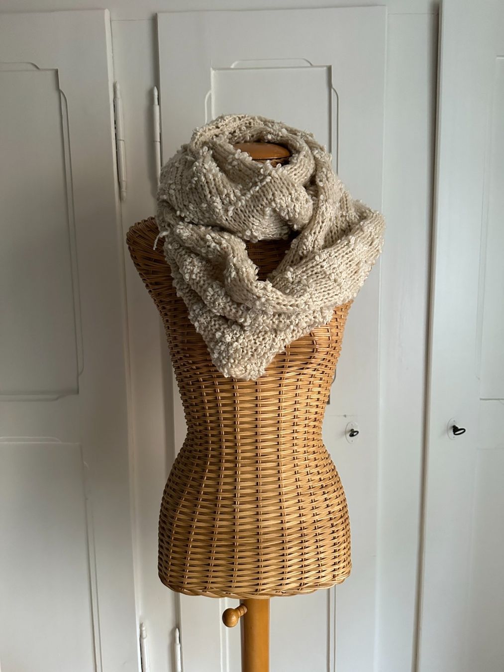 Pieces Foulards, Tücher & Schals: PIECES - Strick Schlauchschal Loop crème – Gebraucht aus Zürich von Diazaio