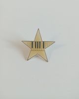 Pin Klaviertastatur im Gelb Star Vintage