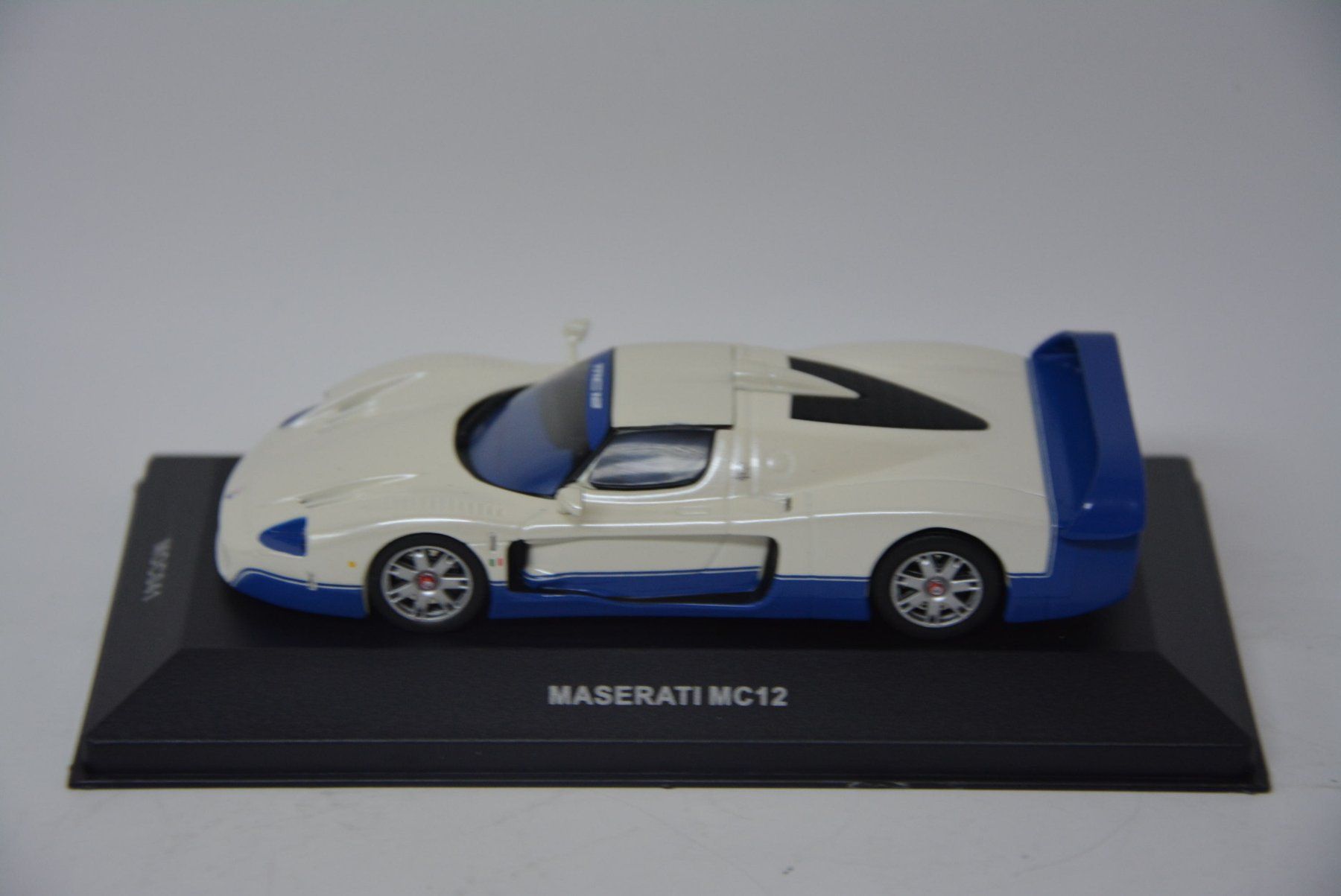 Maserati Modellini d'auto: Maserati MC12 2004 , iXO , 1:43 – Nuovo e nell'imballaggio originale da Goldach venduto da Feivel9 1